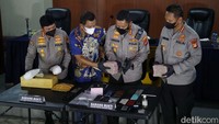 Sebagai informasi, Irjen Teddy Minahasa sudah ditetapkan menjadi tersangka kasus narkoba. Penetapan tersangka sudah berdasarkan gelar perkara.