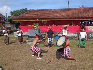 Tradisi Gebug Ende di Seraya Karangasem: Sejarah, Tujuan, Aturan Permainan
