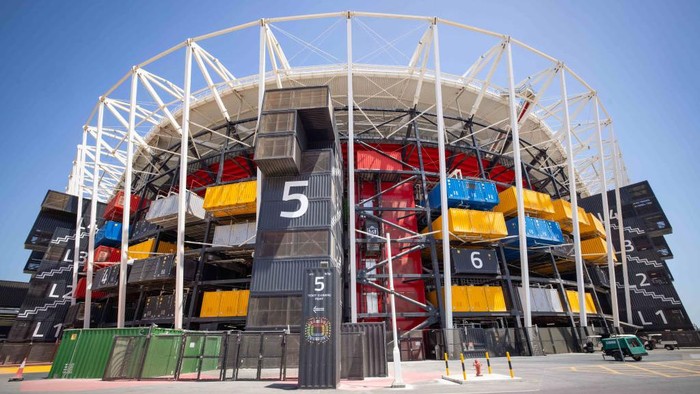Unik dan Megah, Stadion 974 Qatar Bisa Dibongkar Pasang Lho 30 March 2022, Qatar, Doha: An exterior view shows the 974 stadium during a Fifa media tour. 974 colorfully arranged shipping containers were used to build the stadium. Doha will host the Fifa Congress on March 31 and the draw for the 2022 World Cup in Qatar on April 1. Photo: Christian Charisius/dpa (Photo by Christian Charisius/picture alliance via Getty Images)