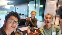 Setiap ada temannya yang datang, Wanda Hamidah langsung menjamu kedatangannya. Seperti potret saat dirinya sarapan bersama kedua sahabatnya ini.Foto: Instagram/wanda_hamidah