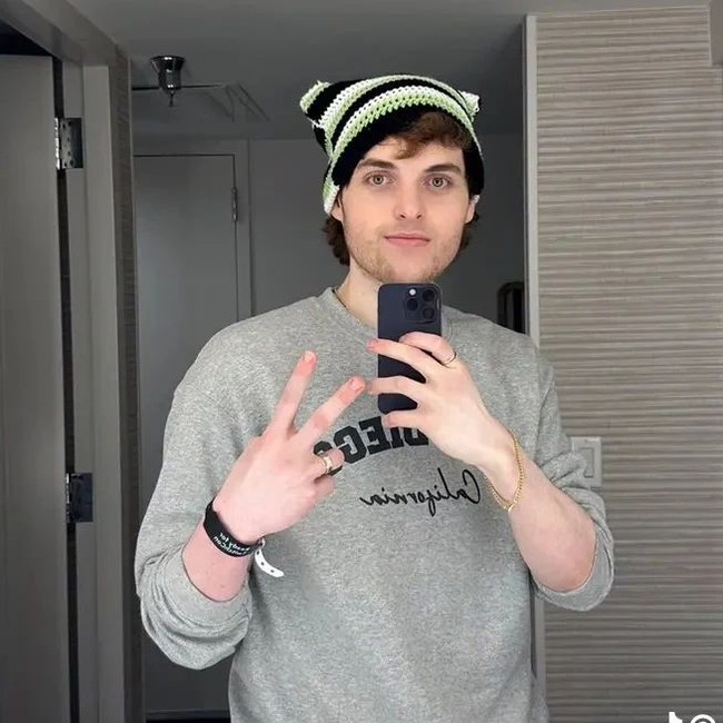 Untungnya Dream sendiri tidak terlalu memusingkan komentar mereka. Akan selalu ada orang-orang jahat, orang yang akan berkata kejam jadi aku tidak mengambil hati. Aku memang sudah berekspektasi, katanya. Aku merasa lebih bebas. Senang bisa makan dan duduk di restoran tanpa mengkhawatirkannya, tutur Dream. Foto: Instagram