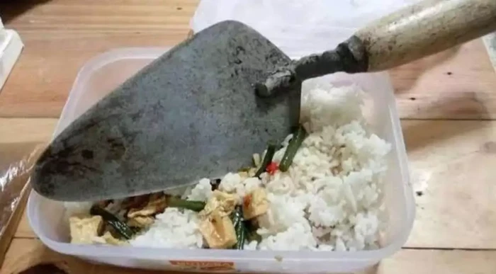 Bikin Ngakak! 10 Netizen Ini Gunakan Alat Makan yang Tak Wajar
