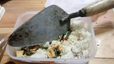 Bikin Ngakak! 10 Netizen Ini Gunakan Alat Makan yang Tak Wajar