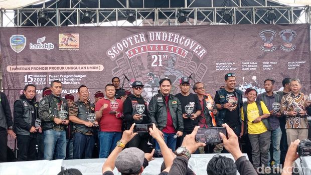 Atraksi Vestong meriahkan event Tasikmalaya Scooter Undercover.