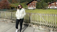 Jauh-jauh ke Swiss, Aura Kasih mengaku mencari seblak hingga bajigur. Foto: Instagram Aura Kasih