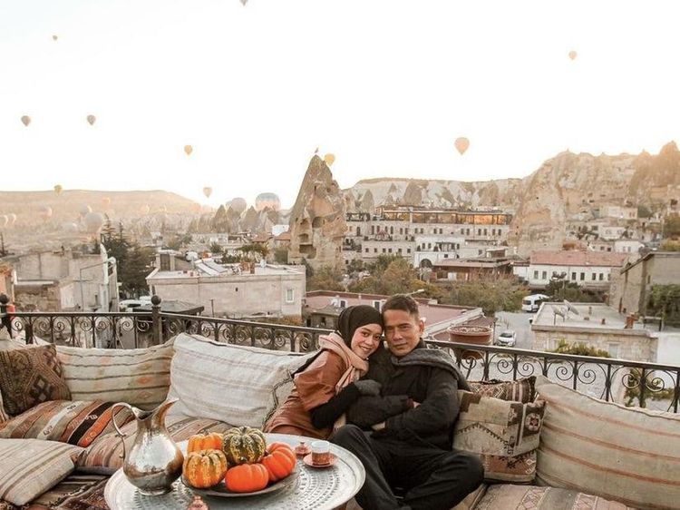 10 Momen Kulineran Ayah Lesti Kejora Saat di Sumba hingga Turki