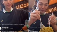 Bunda Corla juga melakukan siaran langsung ketika makan siang di sebuah food court. Ia tampak menikmati pasta yang dimasak bersmaa seafood. Foto: Instagram @corla_2