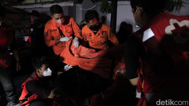 bunuh diri di tunjungan plaza surabaya