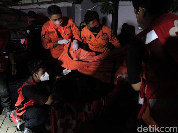 bunuh diri di tunjungan plaza surabaya