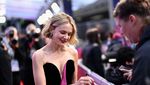 Carey Mulligan... Senyumanmu Itu Lo