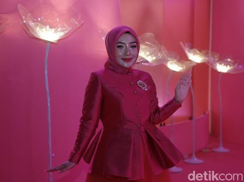 Crazy rich Banda Aceh, Shella Saukia meluncurkan rangkaian produk skincare.
