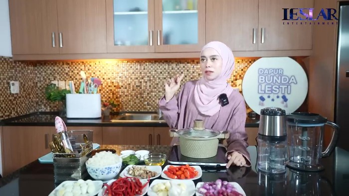 Potret Dapur Lesty Kejora yang Minimalis dan Nyaman untuk Masak