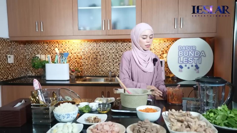 Potret Dapur Lesty Kejora yang Minimalis dan Nyaman untuk Masak