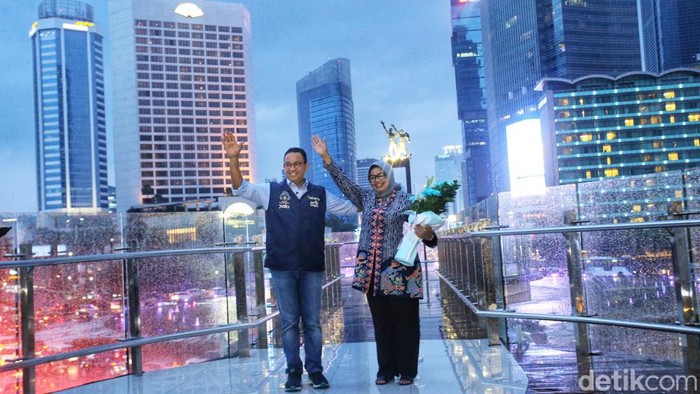 Di Akhir Masa Jabatan, Anies Resmikan Halte TransJakarta Bundaran HI Gubernur DKI Jakarta Anies Baswedan meresmikan renovasi halte TransJakarta Bunderan HI, Jakarta, Sabtu (15/10/2022).