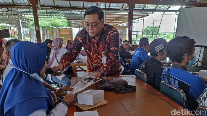 Difabel di Blitar diajari cara menggunakan hak pilihnya di Pemilu