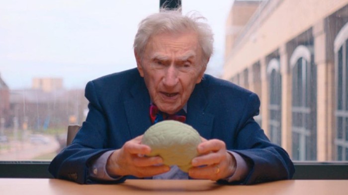 dokter tertua di dunia