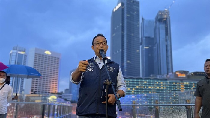 Gubernur DKI Jakarta Anies Baswedan saat resmikan Halte TranJakarta Bundaran HI