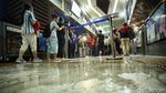 Halte TransJakarta Bundaran HI Masih Bocor Saat Diresmikan Anies
