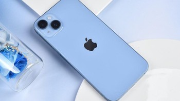 Sayangnya penjualan iPhone 14 Plus dilaporkan lesu. . Foto: Sina Mobile  