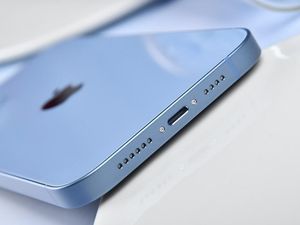 iPhone SE Dipensiunkan, RIP Tombol Home dan Lightning Port