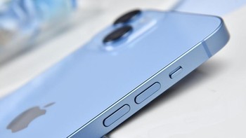 iPhone 14 Plus sendiri diluncurkan sebagai varian baru yang menawarkan layar lebih besar di lini iPhone standar. Kehadirannya menggantikan iPhone 13 mini yang juga kurang populer. Foto: Sina Mobile