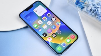 6. Meski dilaporkan kurang laku, iPhone 14 Plus berhasil masuk ke peringkat enam. Foto: Sina Mobile