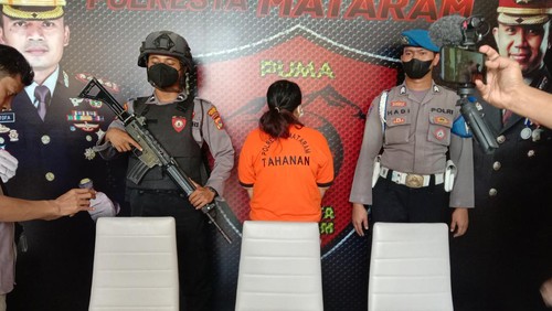 IRT pelaku penipuan di Mataram, NTB, dibekuk, Sabtu (15/10/2022).