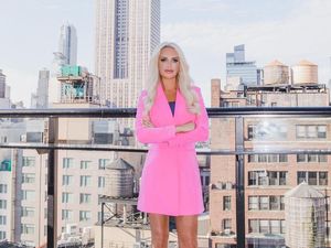 8 Foto Pengacara yang Viral, Pakai Baju Serba Pink Ala Barbie di Pengadilan