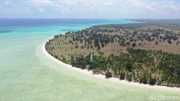 Desa Elyasa merupakan daerah terdepan Indonesia yang berbatasan dengan Australia. Di Desa Elyasa, terpacak marka tapal batas Indonesia dan sebuah rambu suar yang berdiri sejak akhir dasawarsa 1990-an Desa Elyasa merupakan daerah terdepan Indonesia yang berbatasan dengan Australia. Di Desa Elyasa, terpacak marka tapal batas Indonesia dan sebuah rambu suar yang berdiri sejak akhir dasawarsa 1990-anÂ