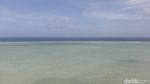 Keindahan Pantai Desa Elyasa di Perbatasan RI-Australia