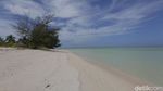 Keindahan Pantai Desa Elyasa di Perbatasan RI-Australia