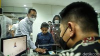 Diketahui Pemerintah memperpanjang masa berlaku paspor menjadi 10 tahun. 