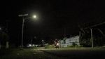 Lampu Tenaga Surya Terangi Jalan di Papua, Malam Tak Lagi Gelap