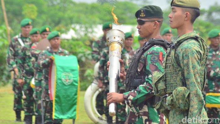 Latihan bersama tentara Indonesia dan Singapura di Karawang.