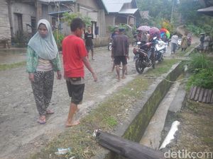 Detik-detik Wanita Polman Hilang Terseret Banjir Bandang saat Tolong Balita