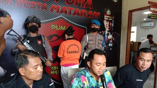 Mahasiswi pelaku penipuan minyak goreng di Mataram dibekuk Polresta Mataram, Sabtu (15/10/2022).