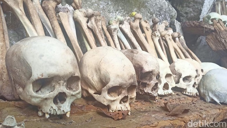 Makam Tua Enrekang Makam Tua Enrekang