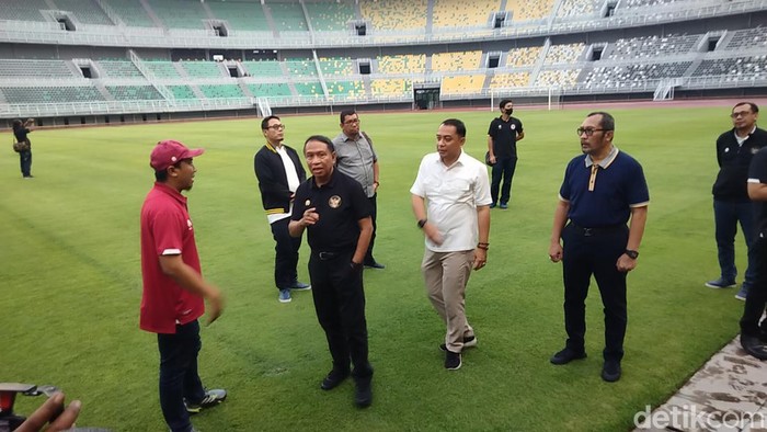 Menpora Zainudin Amali saat cek Stadion GBT Surabaya