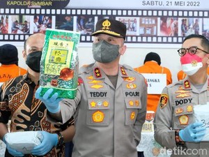 Kuncian Linda ke Irjen Teddy Minahasa soal Chat Bahas Narkoba