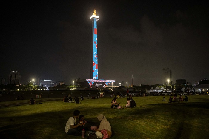 Monas Week Digelar Lagi, Bisa Jadi Destinasi Habiskan Akhir Pekan Pertunjukkan 'video mapping' pada acara Monas Week 2022 di kawasan Monas, Jakarta, Jumat (14/10/2022). Pemprov DKI Jakarta kembali menyelenggarakan kegiatan Monas Week 2022 hingga 16 Oktober 2022 setelah sebelumnya sempat terhenti karena pandemi COVID-19. ANTARA FOTO/Aprillio Akbar/tom.