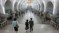 Penampakan bagian dalam stasiun Yonggwang, Provinsi Pyongan, Pyongyang, Korea Utara. (Eric Lafforgue/Getty Images)