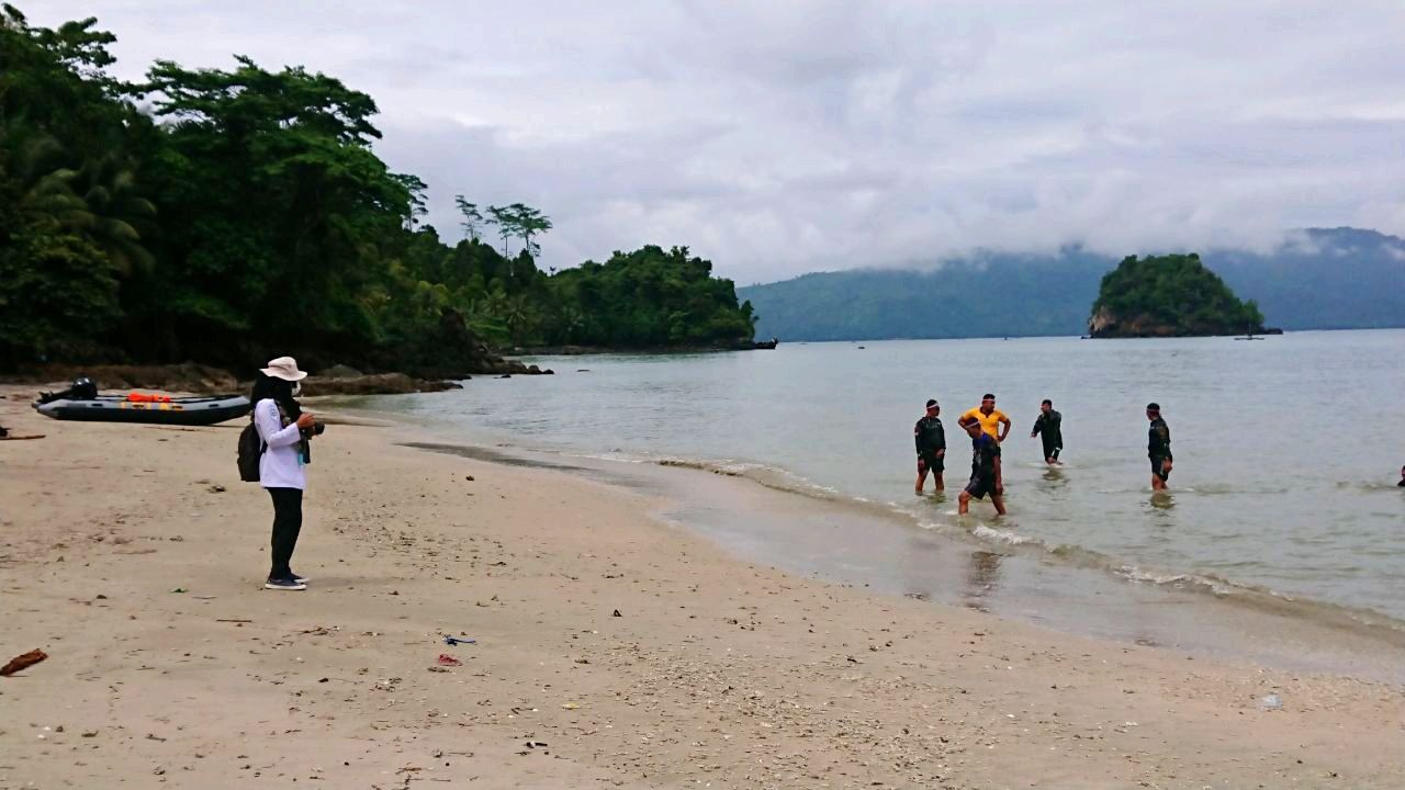 Pantai Pasir Putih di Trenggalek