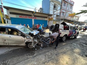 6 Hal Mengerikan 2 Tukang Sapu Jalan di Makassar Ditabrak Pemobil Ugal-ugalan