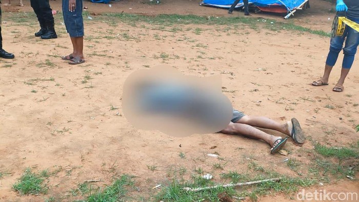 Penembakan di Bangkalan, Jawa Timur menggegerkan masyarakat. Seorang pria ditemukan tewas usai ditembak oleh orang tidak dikenal, Rabu (12/10/2022) sore hari.