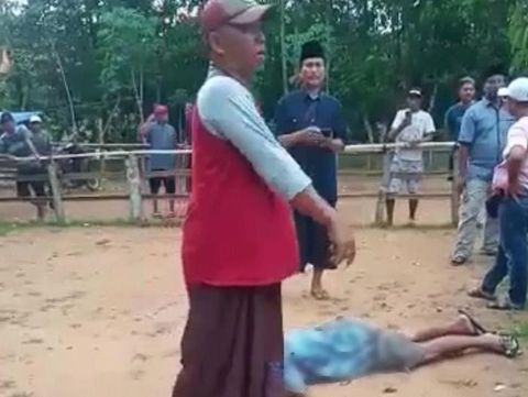 Penembakan di Bangkalan, Jawa Timur menggegerkan masyarakat. Seorang pria ditemukan tewas usai ditembak oleh orang tidak dikenal, Rabu (12/10/2022) sore hari.