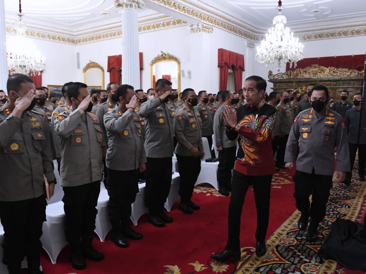 Presiden Jokowi memberikan arahan kepada jajaran Polri, Jumat (14/10/2022), di Istana Negara, Jakarta. (Foto: BPMI Setpres)