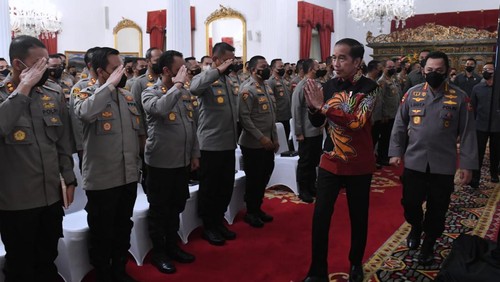 Presiden Jokowi memberikan arahan kepada jajaran Polri, Jumat (14/10/2022), di Istana Negara, Jakarta. (Foto: BPMI Setpres)