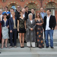 Sementara itu, pemeran Ginny Weasley, Bonnie Wright, merasa sangat kehilangan setelah mendengar berita duka tersebut. Hagrid karakter favoritku! Robbie sukses menampilkan sisi Hagrid yang hangat, ramai dan menyayangi secara tulus para murid dan karakter lainnya. Terima kasih untuk tawamu. Aku merindukanmu Robbie, tulis Bonnie di Twitter. (Foto: WireImage/Jon Furniss)