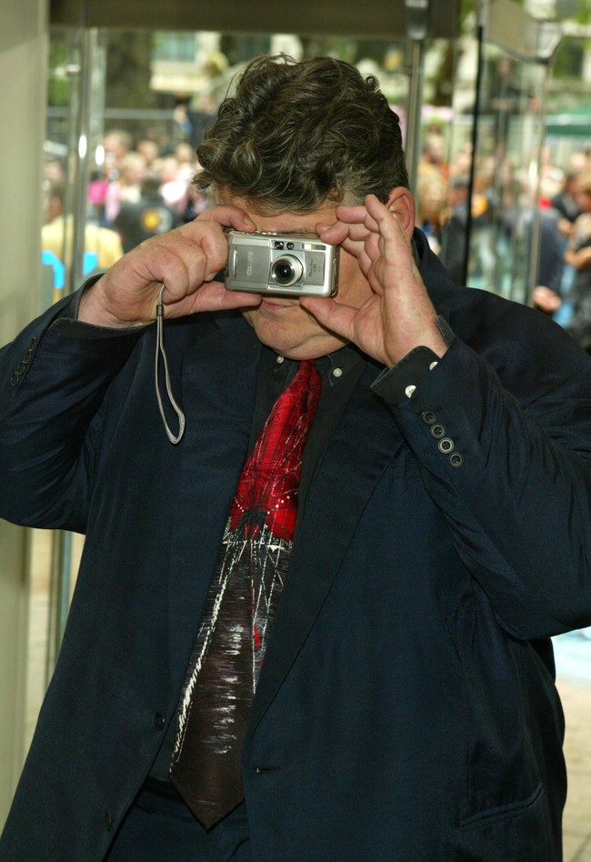 Sebelum terkenal sebagai sosok Hagrid, aktor yang memulai karier di dunia akting pada awal 1980-an ini pernah menjadi bagian dari keluarga franchise James Bond. Dua film agen 007 dibintanginya, yakni Golden Eye (1995) dan The World Is Not Enough (1999), sebagai seorang mafia Rusia bernama Valentin Dmitrovich Zukovsky. (Foto: Getty Images/Dave Hogan)