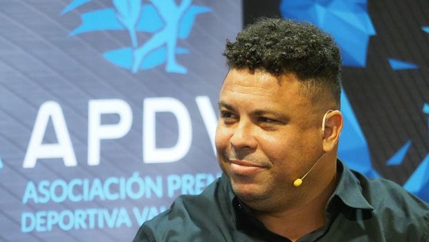 VALLADOLID CASTILLA Y LEON, SPAIN - APRIL 28: Ex-footballer and Real Valladolid president Ronaldo Luis Nazario speaks during a breakfast briefing with the Valladolid sports press at the Real Sociedad Hipica, on 28 April, 2022 in Valladolid, Castilla y Leon, Spain. Ronaldo used the event to report on the latest news about the team he presides, and on the conflict between La Liga and the Spanish Football Federation. The footballer's career has been recognized on numerous occasions as the best player in the world by FIFA, Golden Ball and two Laureus awards as a member of the Brazilian national team, among others. (Photo By Photogenic/Claudia Alba/Europa Press via Getty Images)